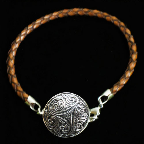  Imagen pulseras plata y cuero trisquel